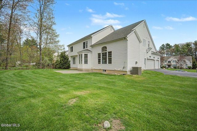 10 Tarragon Terrace, Halfmoon, NY 12065