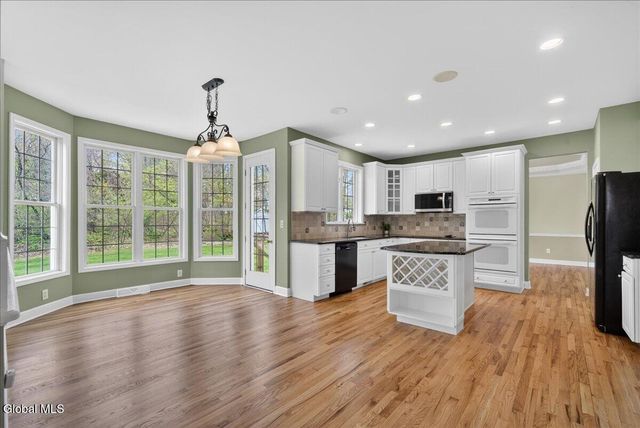 10 Tarragon Terrace, Halfmoon, NY 12065