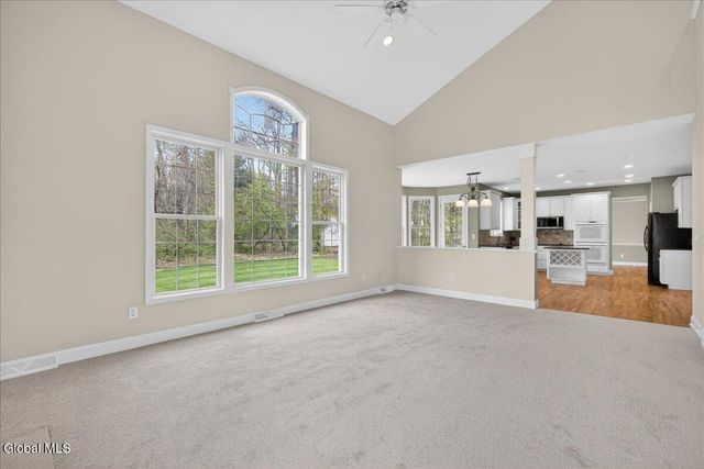 10 Tarragon Terrace, Halfmoon, NY 12065