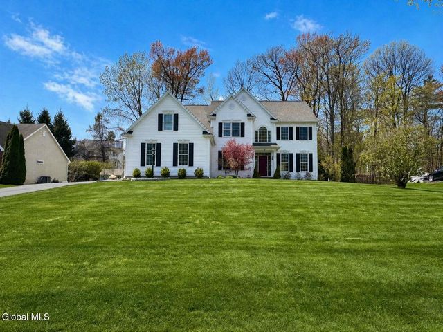 10 Tarragon Terrace, Halfmoon, NY 12065