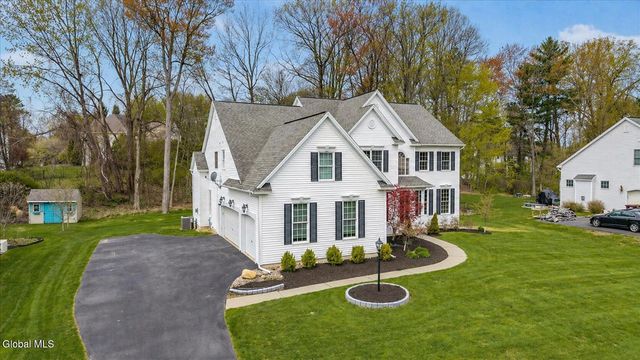 10 Tarragon Terrace, Halfmoon, NY 12065
