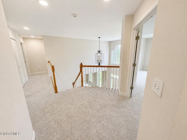 10 Tarragon Terrace, Halfmoon, NY 12065