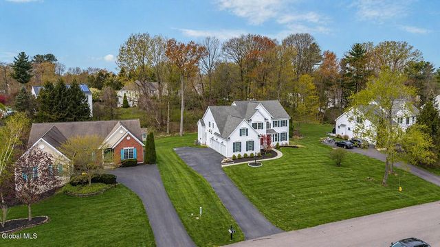 10 Tarragon Terrace, Halfmoon, NY 12065