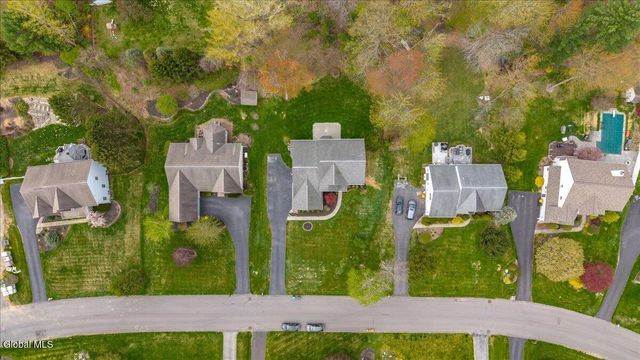 10 Tarragon Terrace, Halfmoon, NY 12065