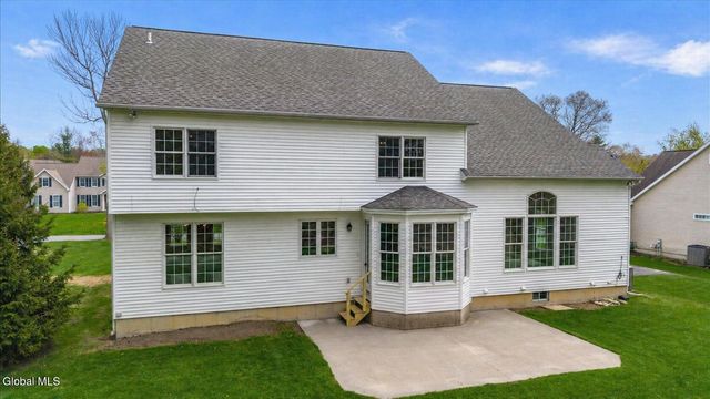 10 Tarragon Terrace, Halfmoon, NY 12065