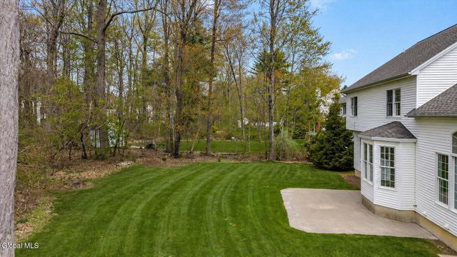 10 Tarragon Terrace, Halfmoon, NY 12065