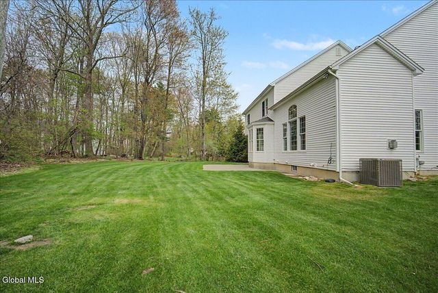 10 Tarragon Terrace, Halfmoon, NY 12065