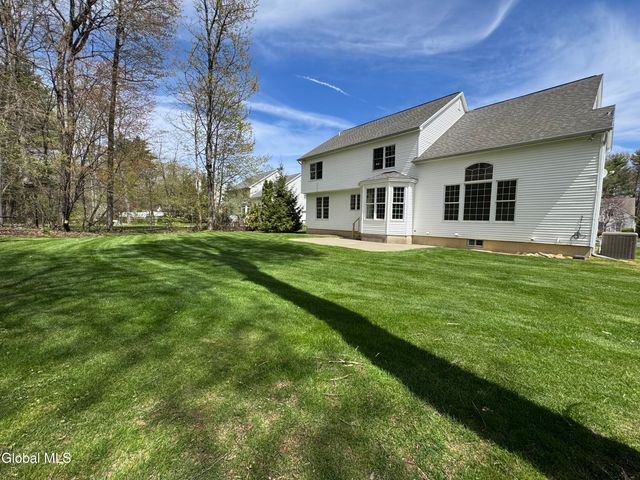 10 Tarragon Terrace, Halfmoon, NY 12065