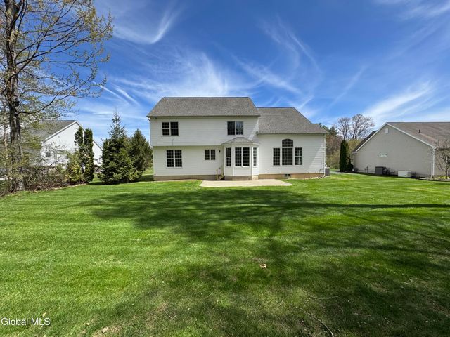 10 Tarragon Terrace, Halfmoon, NY 12065