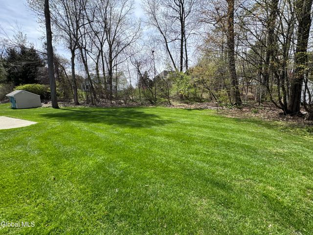 10 Tarragon Terrace, Halfmoon, NY 12065