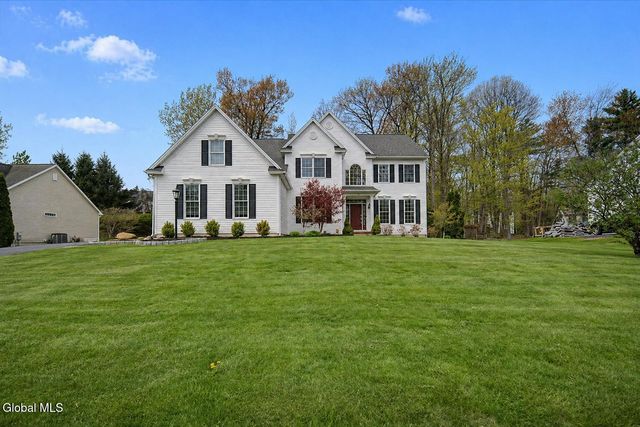 10 Tarragon Terrace, Halfmoon, NY 12065