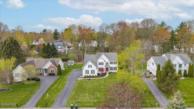 10 Tarragon Terrace, Halfmoon, NY 12065