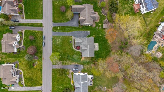 10 Tarragon Terrace, Halfmoon, NY 12065