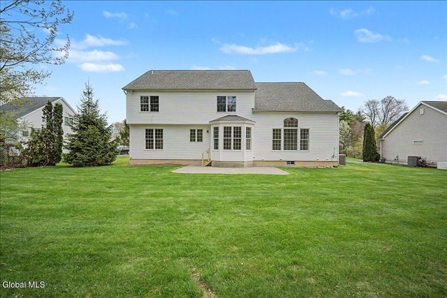 10 Tarragon Terrace, Halfmoon, NY 12065