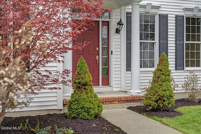10 Tarragon Terrace, Halfmoon, NY 12065