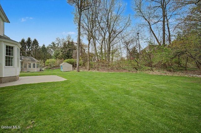 10 Tarragon Terrace, Halfmoon, NY 12065