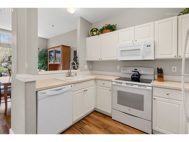 8325 Sw SENECA St, Tualatin, OR 97062