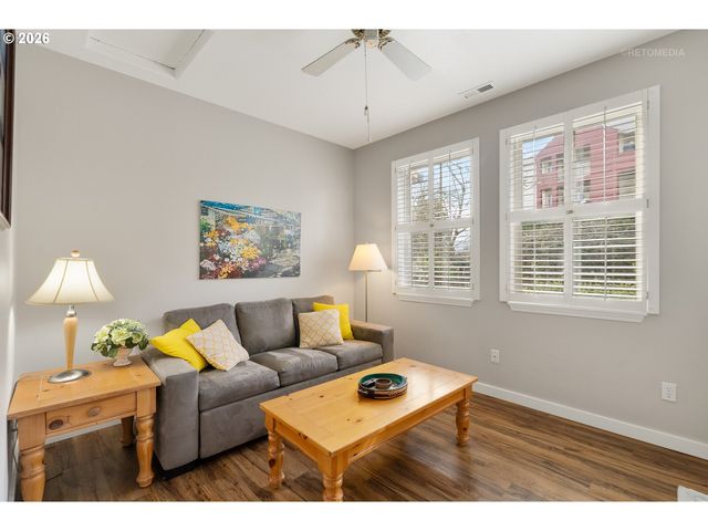 8325 Sw SENECA St, Tualatin, OR 97062