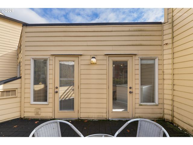 8325 Sw SENECA St, Tualatin, OR 97062