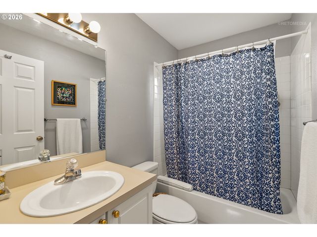 8325 Sw SENECA St, Tualatin, OR 97062