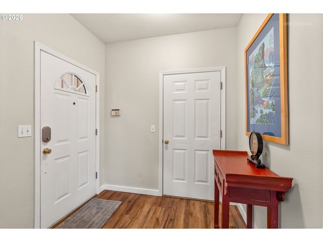 8325 Sw SENECA St, Tualatin, OR 97062