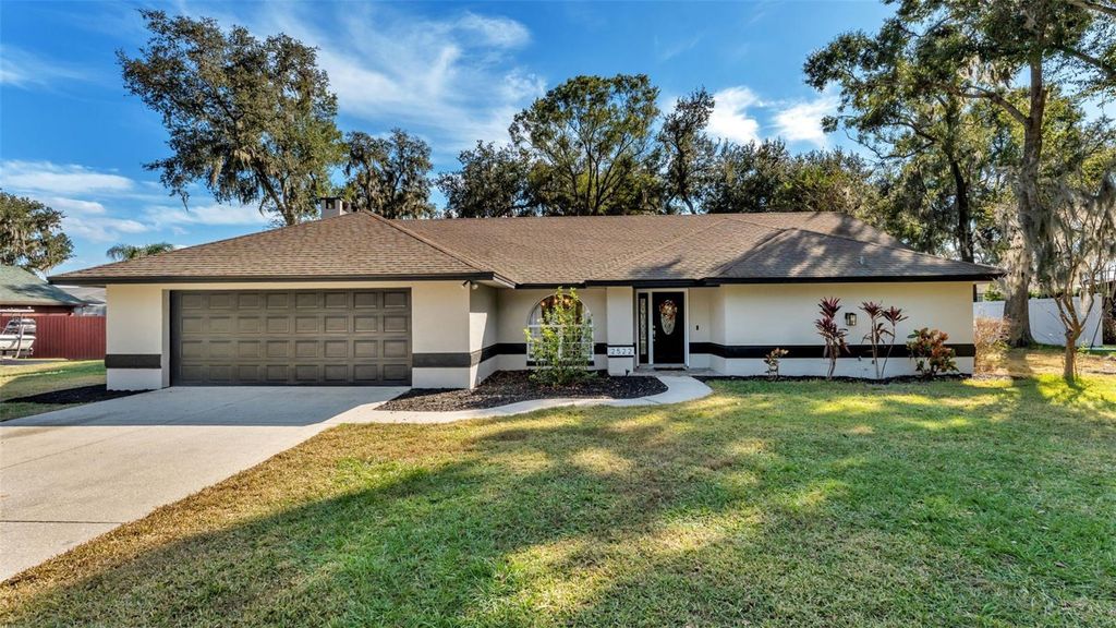 2522 TWELVE POINT DRIVE, Lakeland, FL 33811
