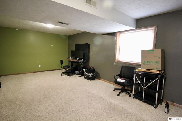 7624 Serum Avenue, Ralston, NE 68127