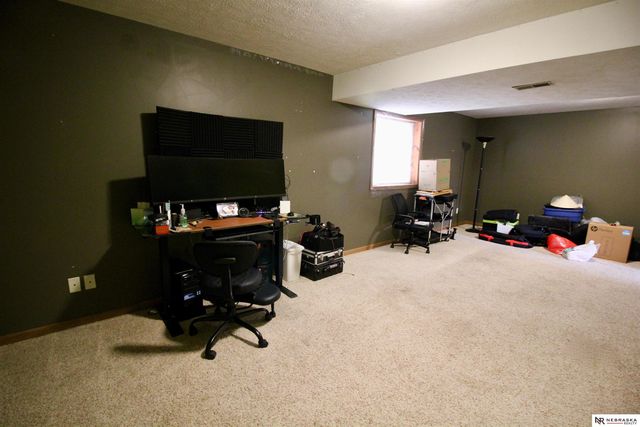 7624 Serum Avenue, Ralston, NE 68127