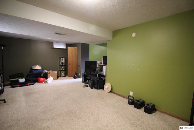 7624 Serum Avenue, Ralston, NE 68127