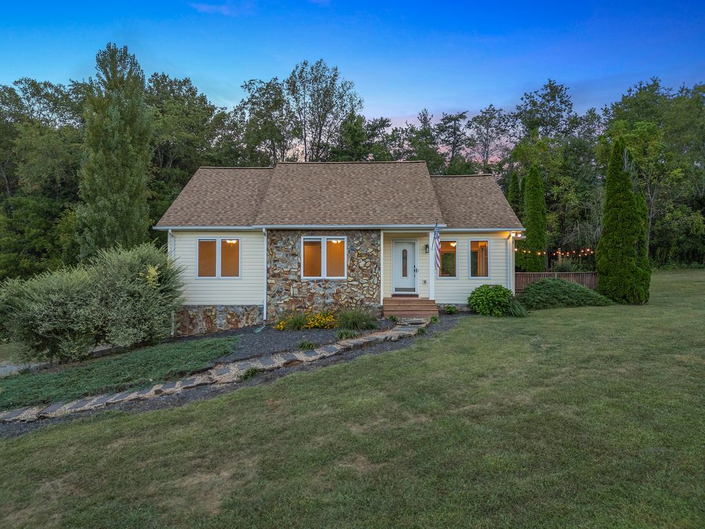 885 Whetstone RD, Ferrum, VA 24088