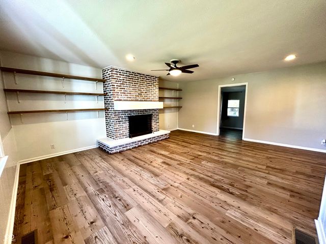 390 N Meridian Street, Greenwood, IN 46143