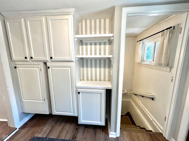 390 N Meridian Street, Greenwood, IN 46143