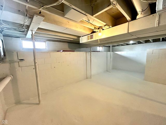 390 N Meridian Street, Greenwood, IN 46143