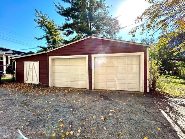 390 N Meridian Street, Greenwood, IN 46143