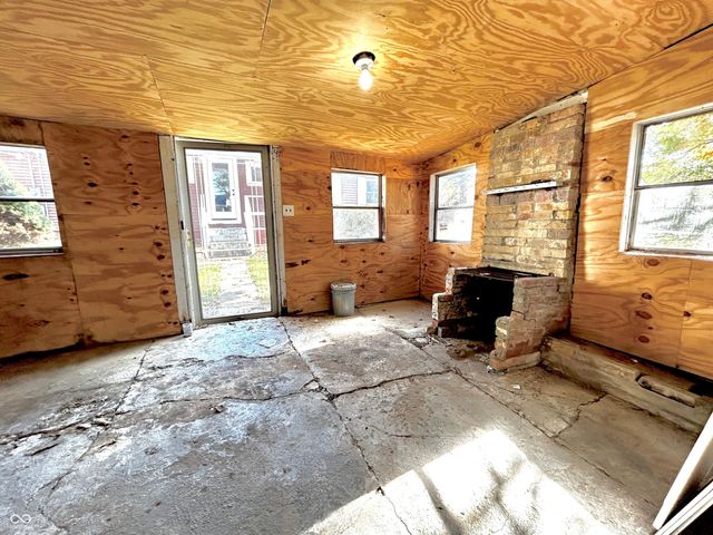 390 N Meridian Street, Greenwood, IN 46143