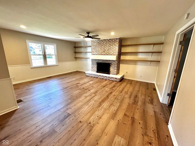 390 N Meridian Street, Greenwood, IN 46143