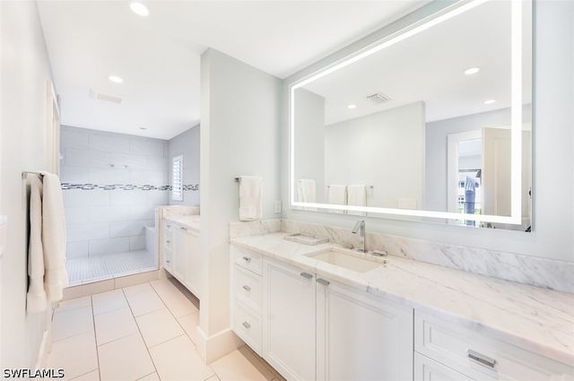 2211 Kingfish RD, Naples, FL 34102