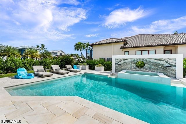 2211 Kingfish RD, Naples, FL 34102