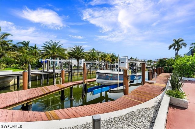 2211 Kingfish RD, Naples, FL 34102