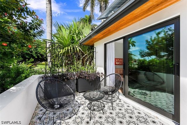 2211 Kingfish RD, Naples, FL 34102