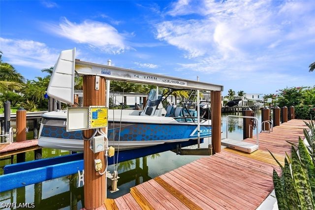 2211 Kingfish RD, Naples, FL 34102