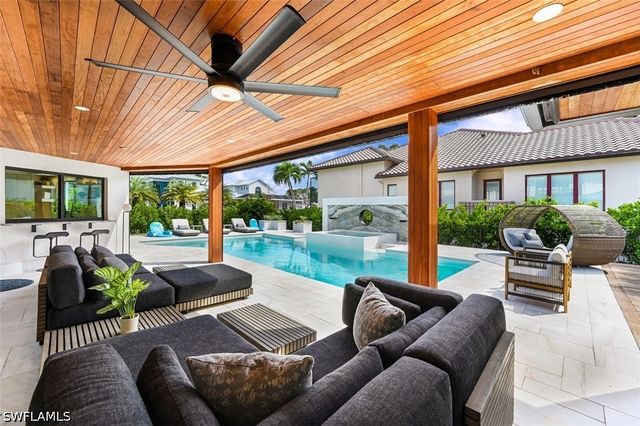 2211 Kingfish RD, Naples, FL 34102
