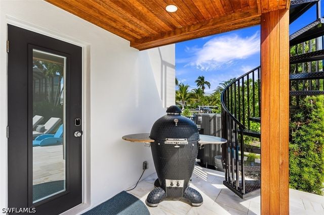2211 Kingfish RD, Naples, FL 34102