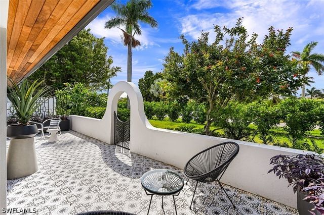 2211 Kingfish RD, Naples, FL 34102