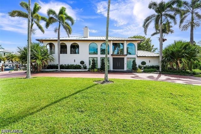 2211 Kingfish RD, Naples, FL 34102