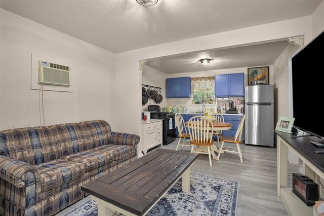 8516 Hickory Road, Plantersville, TX 77363