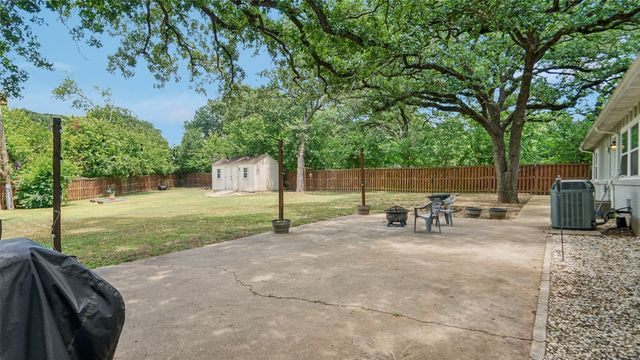 516 Hurstview Drive, Hurst, TX 76053