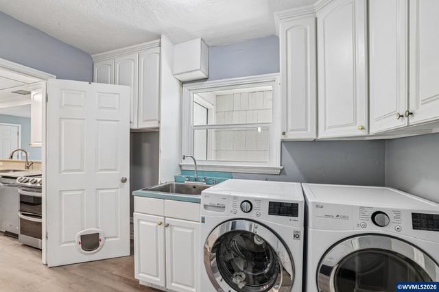 590 15th St NE, Salem, OR 97301