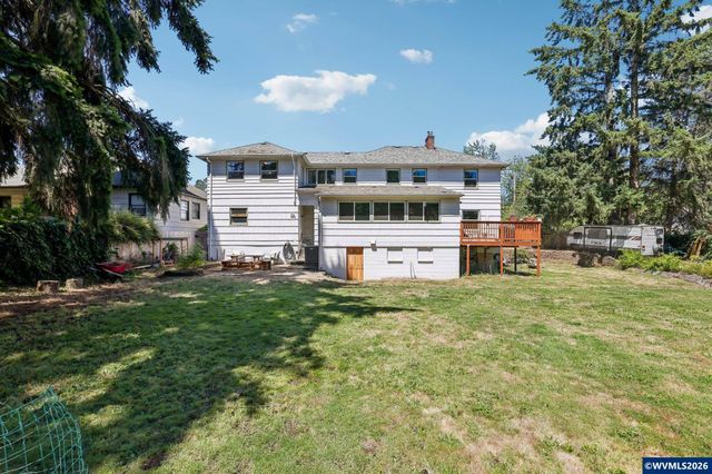 590 15th St NE, Salem, OR 97301