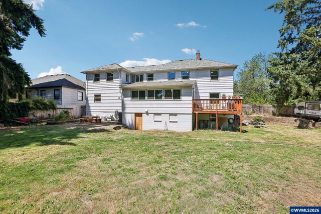 590 15th St NE, Salem, OR 97301